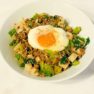 主夫がつくるナンプラー香るレンコンとひき肉の丼